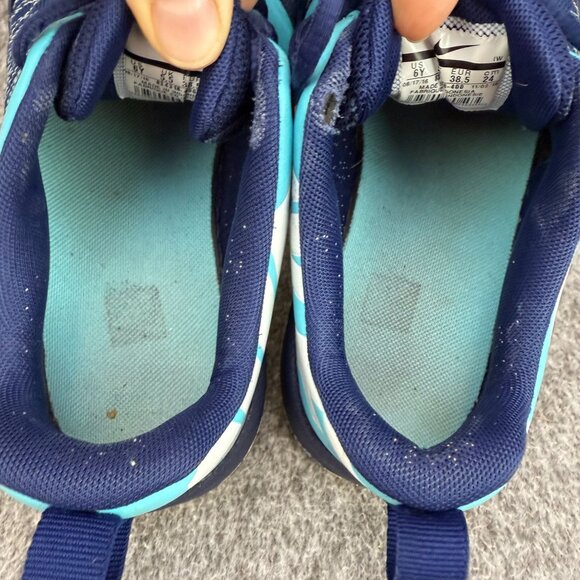 ✅Womens 7.5 Youth 6Y Nike Team Hustle D7 Sneakers Blue Athletic Rubber Sole Shoe - Picture 3 of 13